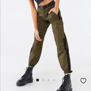 Forever 21 Cargo joggers